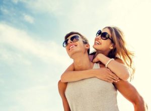 smiling-couple-500x366