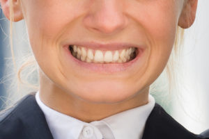 woman-grinding-teeth